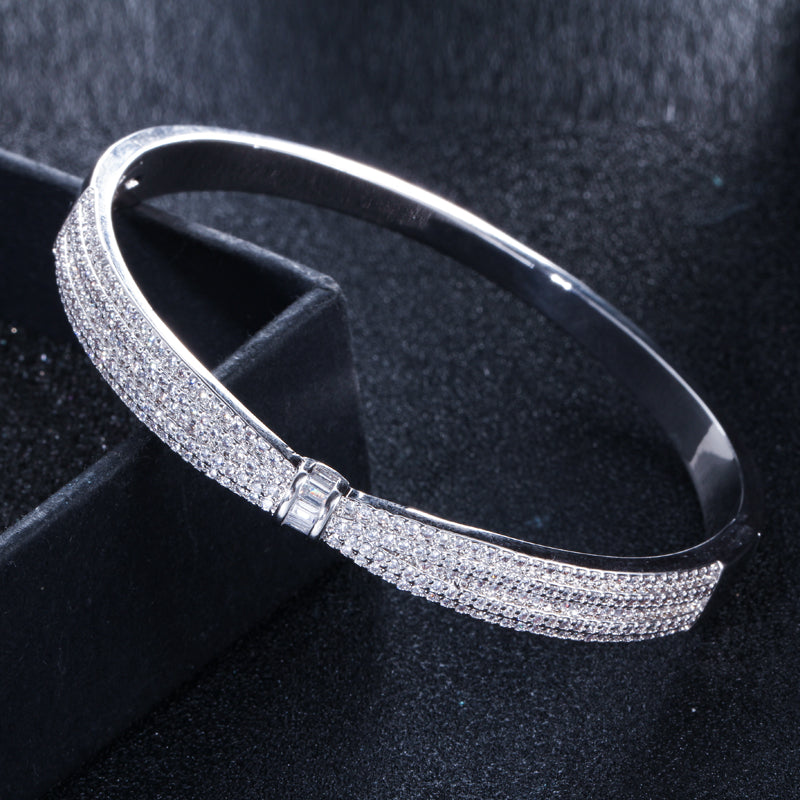 Luminous Ribbon Pavé Bangle