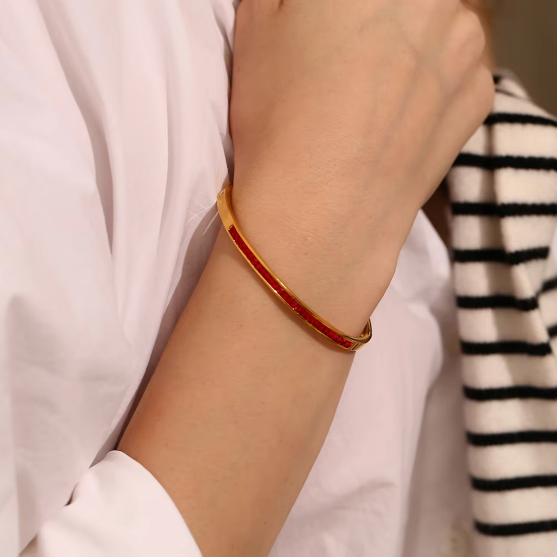 Amore Line Bangle